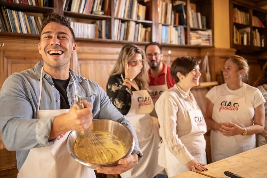 Florence: Pizza and Gelato Experience with Unlimited Wine - Key points at a glance