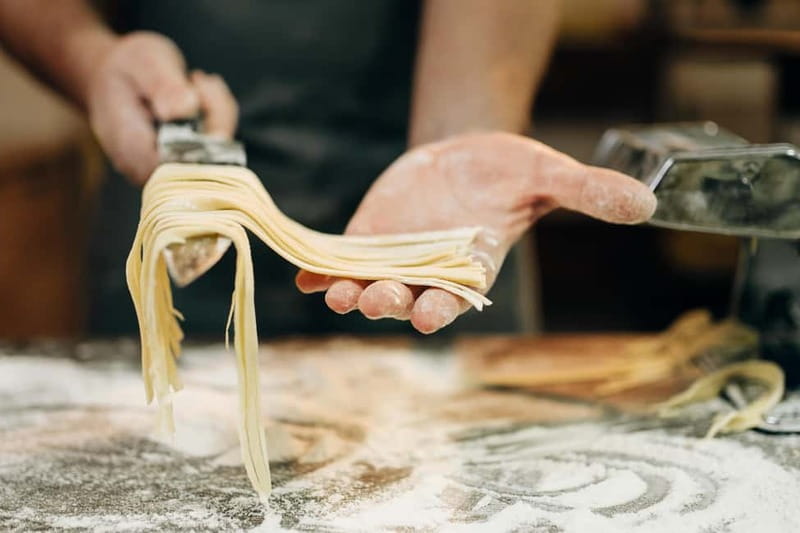 Florence: Tuscan cooking class with handmade pasta and wine - Finding your way from the piazzas to the kitchen