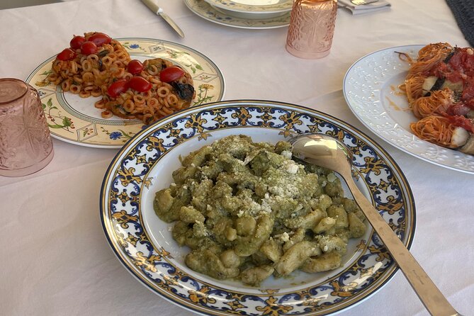 Fresh local pasta lesson in the garden - English instruction and communication
