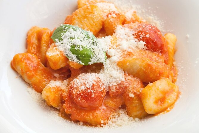 Gnocchi Cooking Class in Rome - Piazza Navona - Why the six-person limit makes a difference