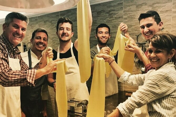 Hands on Deluxe Traditional 4-course dinner with fresh pasta - Key points at a glance