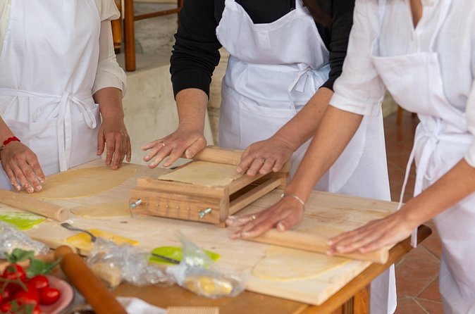 Hands On Pasta and Gelato Cooking Class in LUCCA - Ariela’s role and the teaching style