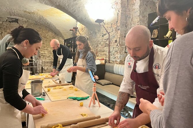 Hands-On Pasta and Tiramisu Class in a Florentine Palace - Entering a Florentine Palace on Via del Proconsolo