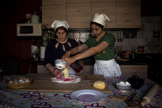 Homemade fresh pasta cooking class - A home with two cats and a dog