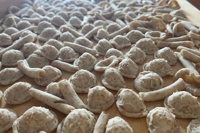 I segreti di una pasta perfetta con Dora - Learning to shape orecchiette with Dora