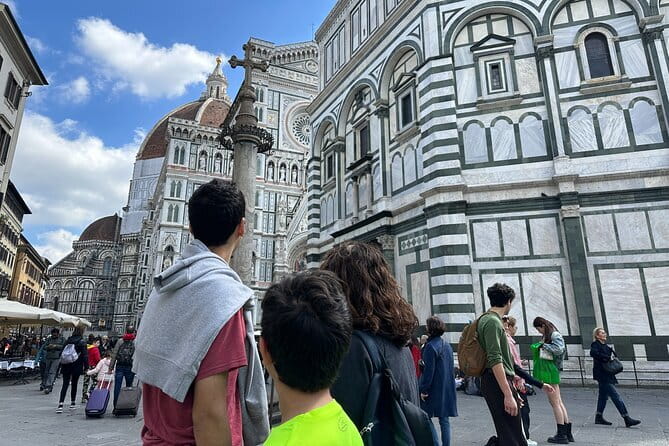 Illuminated Florence Tour for Kids and Families with Gelato and Pizza - Starting at Piazza della Signoria