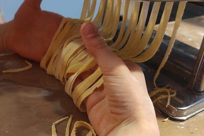 Intimate and authentic Pasta Lesson & Chianti wine. Free parking - Why this pasta class feels different