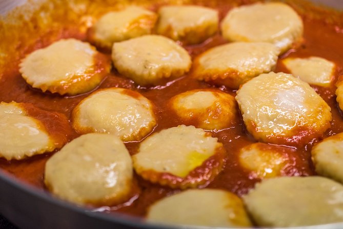 Like a real Chef! Pasta and Pizza with tradional tomato souce! - Meeting point, pickup, and timing