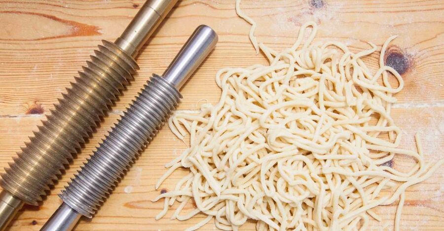 Lucca: Pasta and Tiramisu Class at a Local's Home - Starting with prosecco and local nibbles