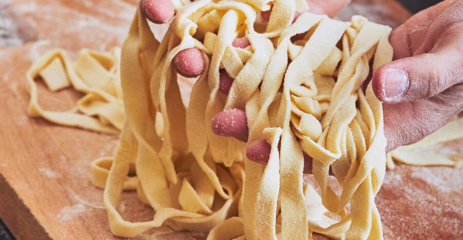 Lucca: Private Home-made Pasta Cooking Class - Kneading, rolling, and shaping your own pasta