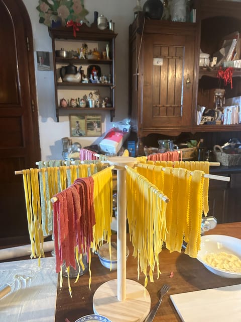 Lucca: Private Home-made Pasta Cooking Class - Starting with local wine and Tuscan bites