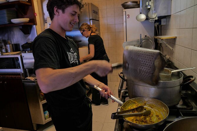 Make Pasta Carbonara from Scratch in a Jazz Club in Venice - The most important issue: finding Al Vapore