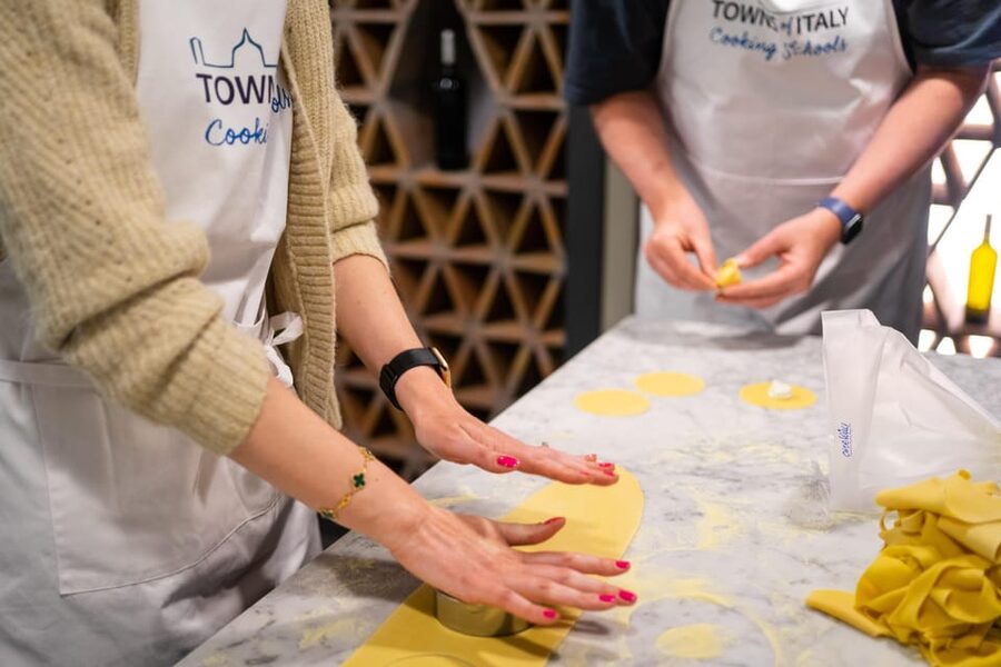 Milan: Pasta Class with Gelato or Tiramisù & Unlimited Wine - Wine, Prosecco, and the Shared Meal