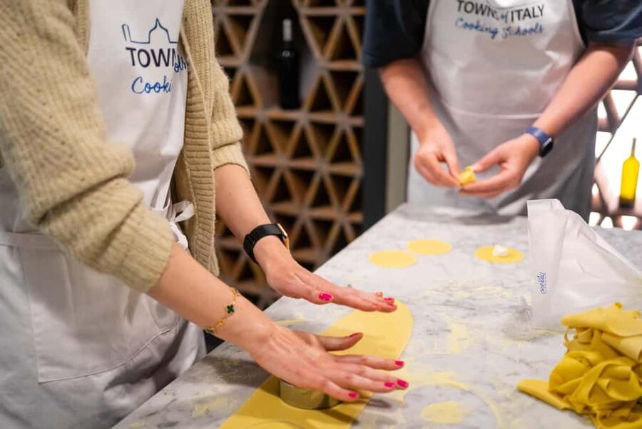 Milan: Pasta Class with Gelato or Tiramisù & Unlimited Wine - Location, Timing, and What to Bring