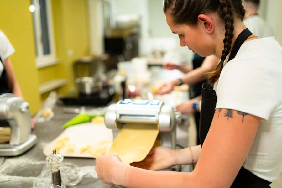Milan: Pasta, Gnocchi and Tiramisù Cooking Class with Wine - Key points at a glance