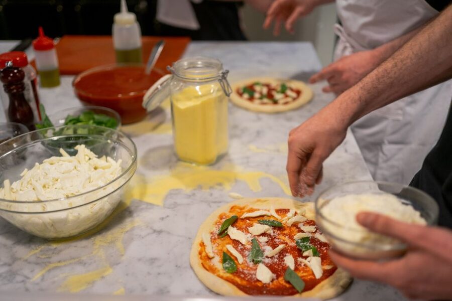 Milan: Pizza or Pasta and Gelato-Making Class with Wine - The Chefs Make the Difference