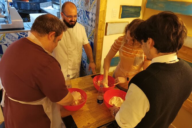 Naples: Authentic Italian Pizza Making Class with Local Pizzaiolo - Starters, drinks, and a filling meal