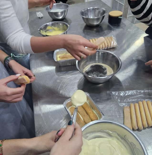 Naples: Neapolitan Pizza and Tiramisu Cooking Class - Key points at a glance