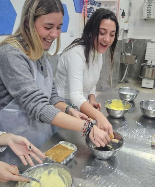 Naples: Neapolitan Pizza and Tiramisu Cooking Class - The traditional oven makes the difference