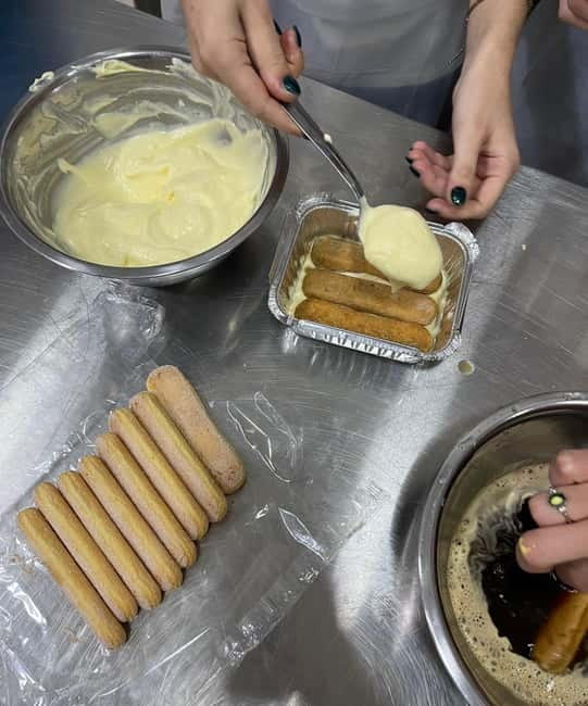Naples: Neapolitan Pizza and Tiramisu Cooking Class - The chefs are the main variable