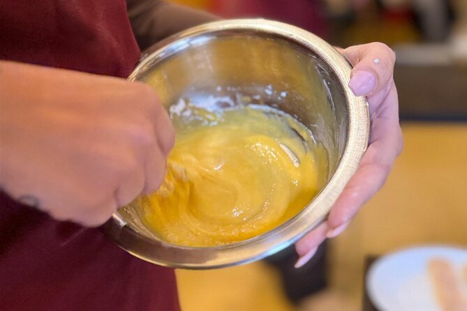 Naples Pizza and Tiramisu Homemade Edition - Stretching dough the Neapolitan way