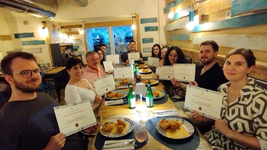 Naples: Pizza Making Class with Neapolitan Chef and drink - Key points to know