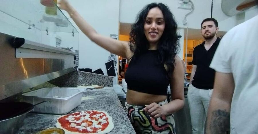 Naples: Pizza Making Class with Neapolitan Chef and drink - Stretching and shaping your pizza
