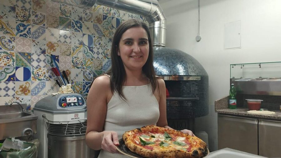 Naples: Pizza Making Class with Neapolitan Chef and drink - Choosing toppings and baking the pizza