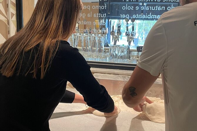 Naples: Pizza Making Class with Professional Pizzaiolo - Choosing lunch or dinner in your Naples schedule