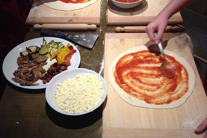 Naples Pizza-Making: From Dough to Dessert & Wine at Pizzeria - How the guides shape the experience
