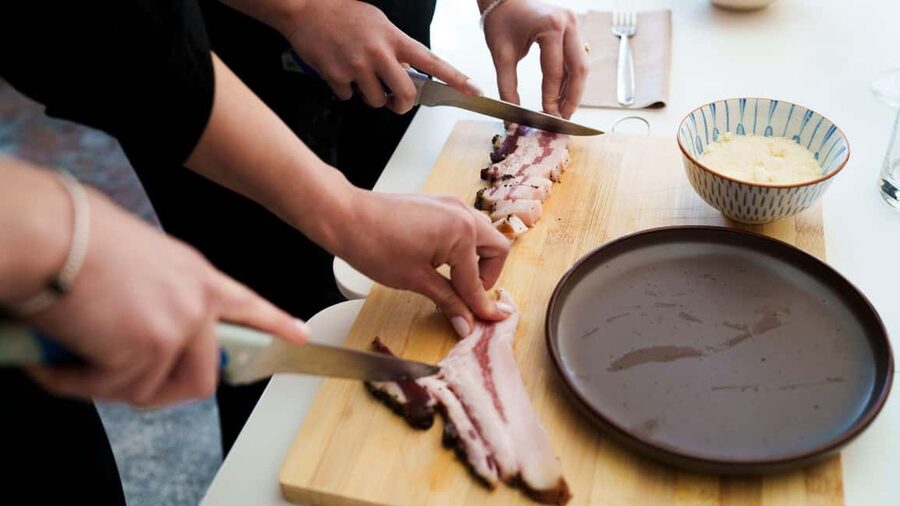 Olbia: cooking class on real pasta carbonara - Real carbonara, with no cream and no shortcuts