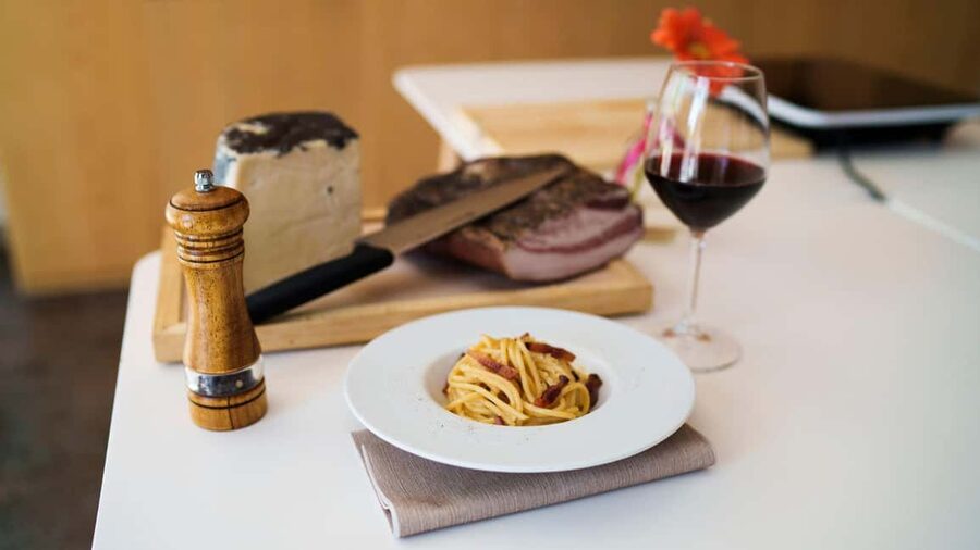 Olbia: cooking class on real pasta carbonara - What happens during the 90-minute class