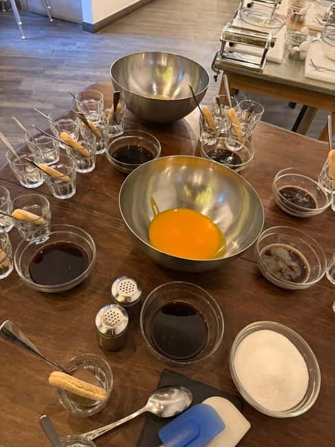 Palermo: Pizza & Tiramisu Class with Free Flowing Fine Wine - Making pizza in Palermo’s oldest neighborhood oven