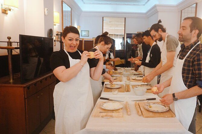 Pasta and Tiramisu Cooking Class in Rome, Piazza Navona - Starting with fresh pasta in Piazza Navona