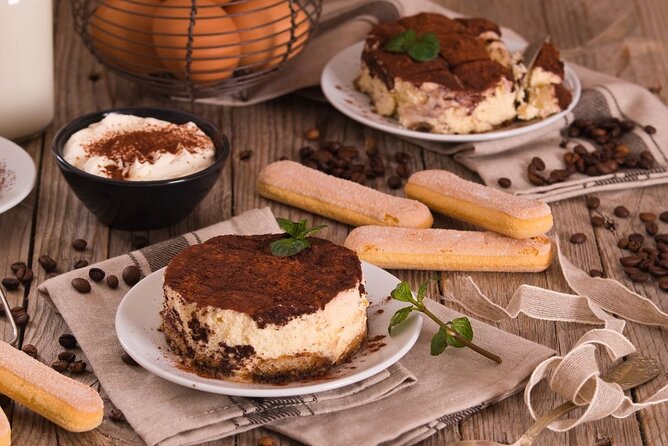 Pasta and Tiramisu Cooking Class in Rome, Piazza Navona - Pick your sauce after making the fettuccine