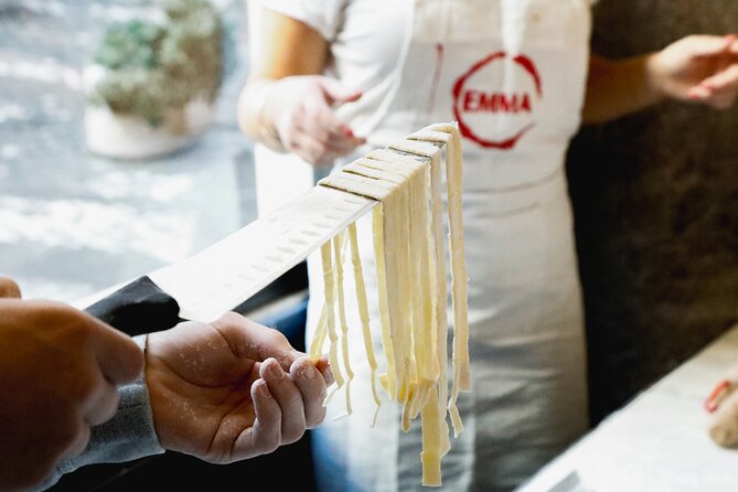Pasta and Tiramisu Cooking Class with Prosecco in Rome - Prosecco, Music, and a Lively Teaching Style