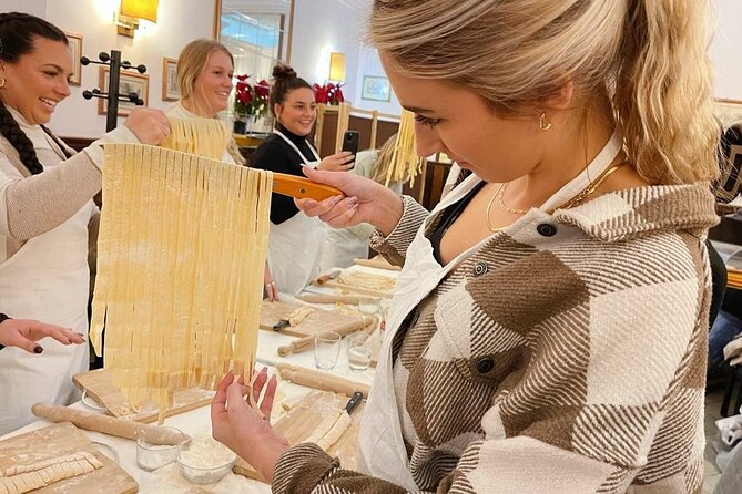 Pasta Cooking Class with Pesto Sauce Making in Rome City Center - Getting there and planning your night