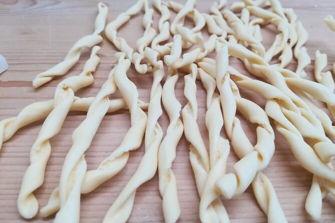 Pasta Cooking Lesson and Lunch on Garda Lake - Matching pasta with the right sauce