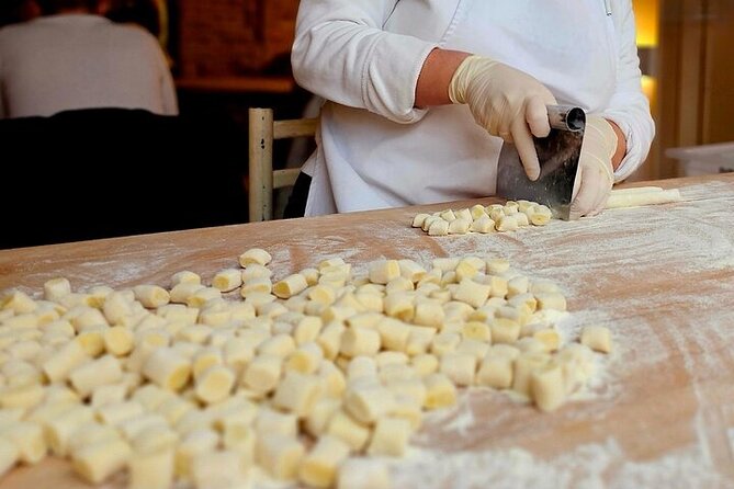 Pasta Fettuccine, Ravioli and Tiramisu Cooking Class in Florence - Shaping ravioli with butter and sage