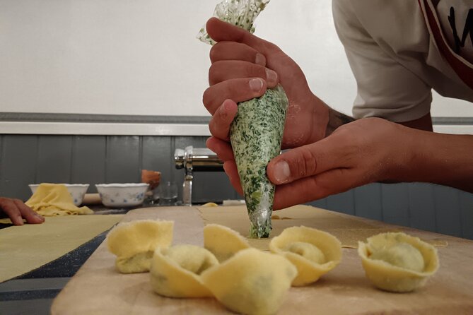 Pasta Making Class with Dinner and Wine in Florence - What the teacher adds to the experience