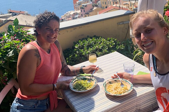 Pasta, Pesto and Tiramisu class Riomaggiore, Cinque Terre - Wine, conversation, and the meal you made