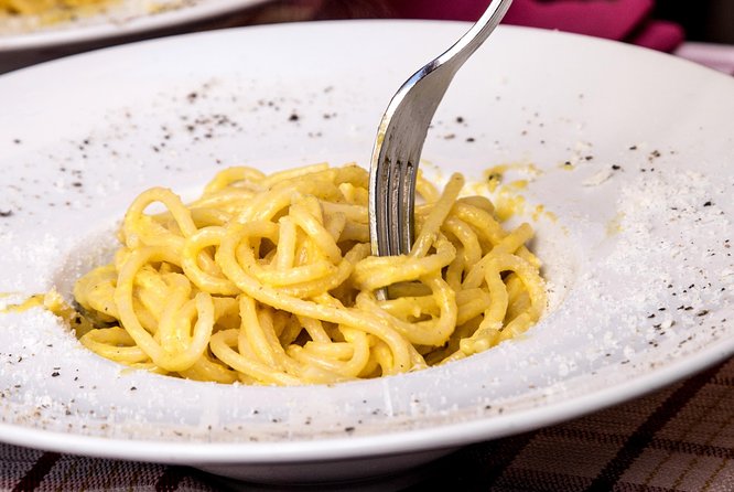 Pasta, Pizza & Gelato Food Tour in the Heart of Ancient Rome - The first stop: small-shop foods and Roman-style grazing