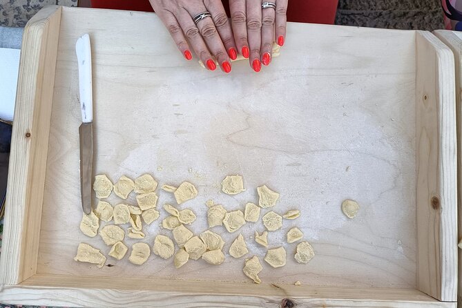 People of Bari unusual guided tour with pasta making at Grandma house - A guide-led walk through Bari Vecchia