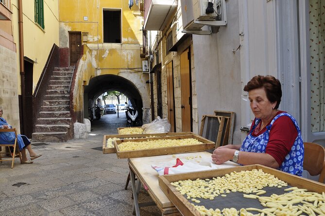 People of Bari unusual guided tour with pasta making at Grandma house - Saint Nicholas Basilica in a short but meaningful stop