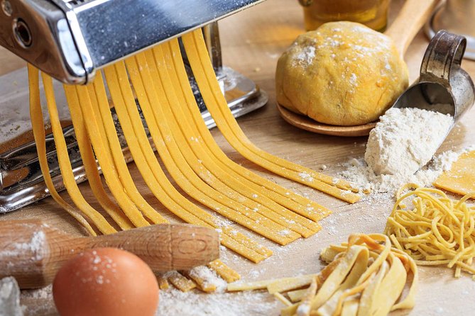 Perfect Italian experience: Cooking class - Wine Tour - Making pizza with Chef Nino