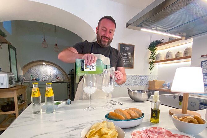 Pizza Class in Sorrento - Sitting Down for Dinner With Drinks