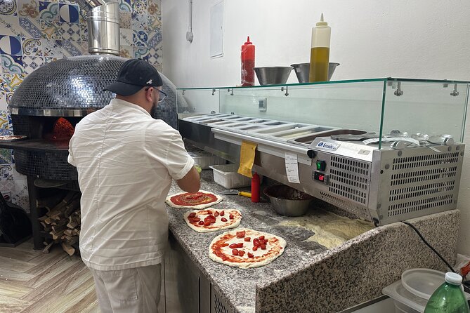 Pizza-Making Class with Local Top-Rated Chef with Drink in Naples - Communication and Group Size