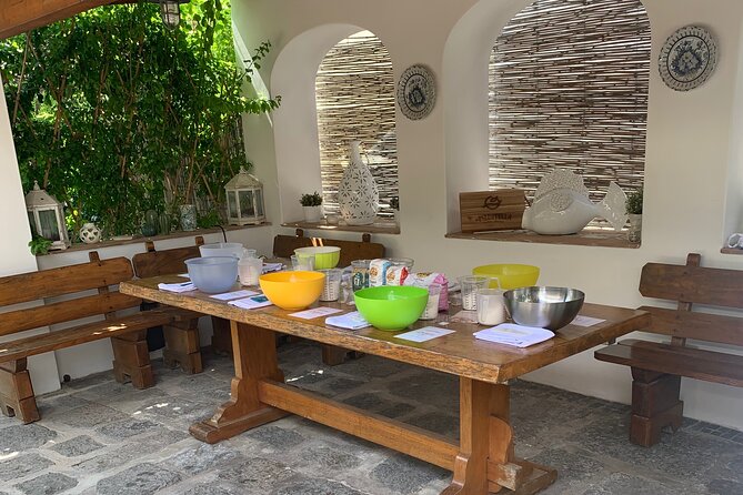 Pizza making classes and tastings - Shaping and cooking a contemporary Neapolitan pizza