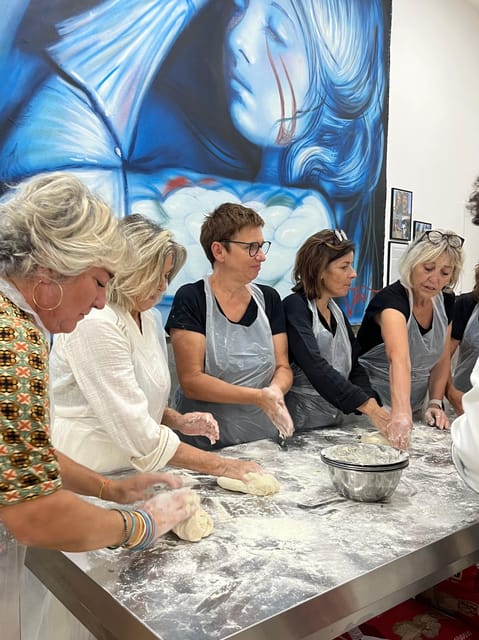 Pizza-Making Workshop by night with glass of wine - The 90-second oven finish