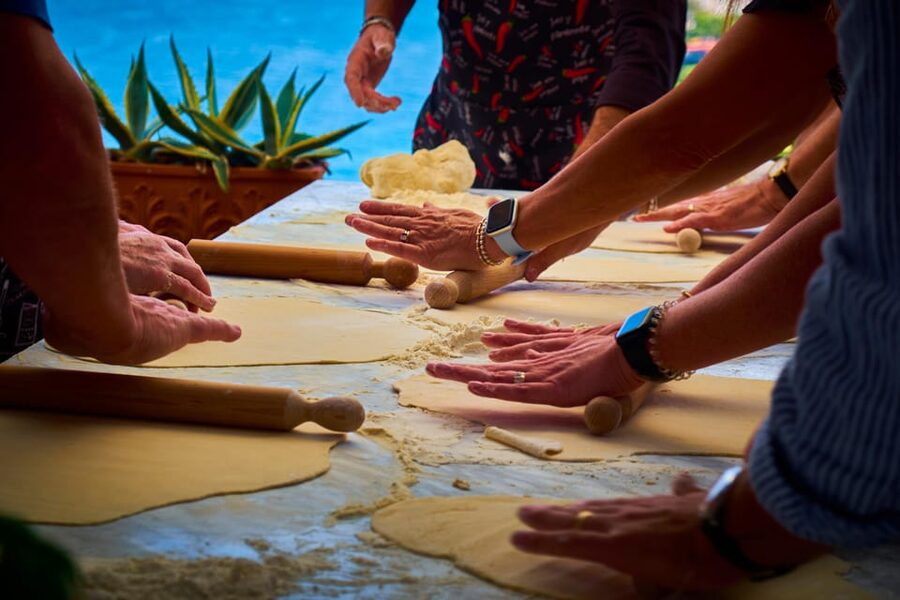 Pizza pasta e sorrento traditional cuisine 100% hands on - Enzo’s teaching style and the group atmosphere